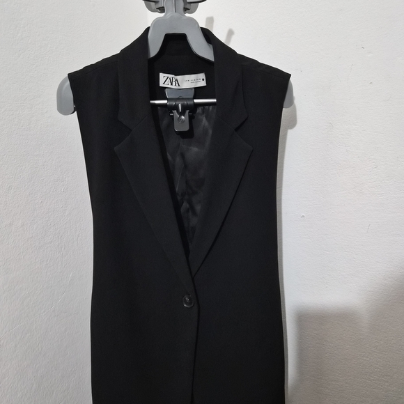 Zara Jackets & Blazers - ZARA Black Sleeveless Tailored Blazer Vest